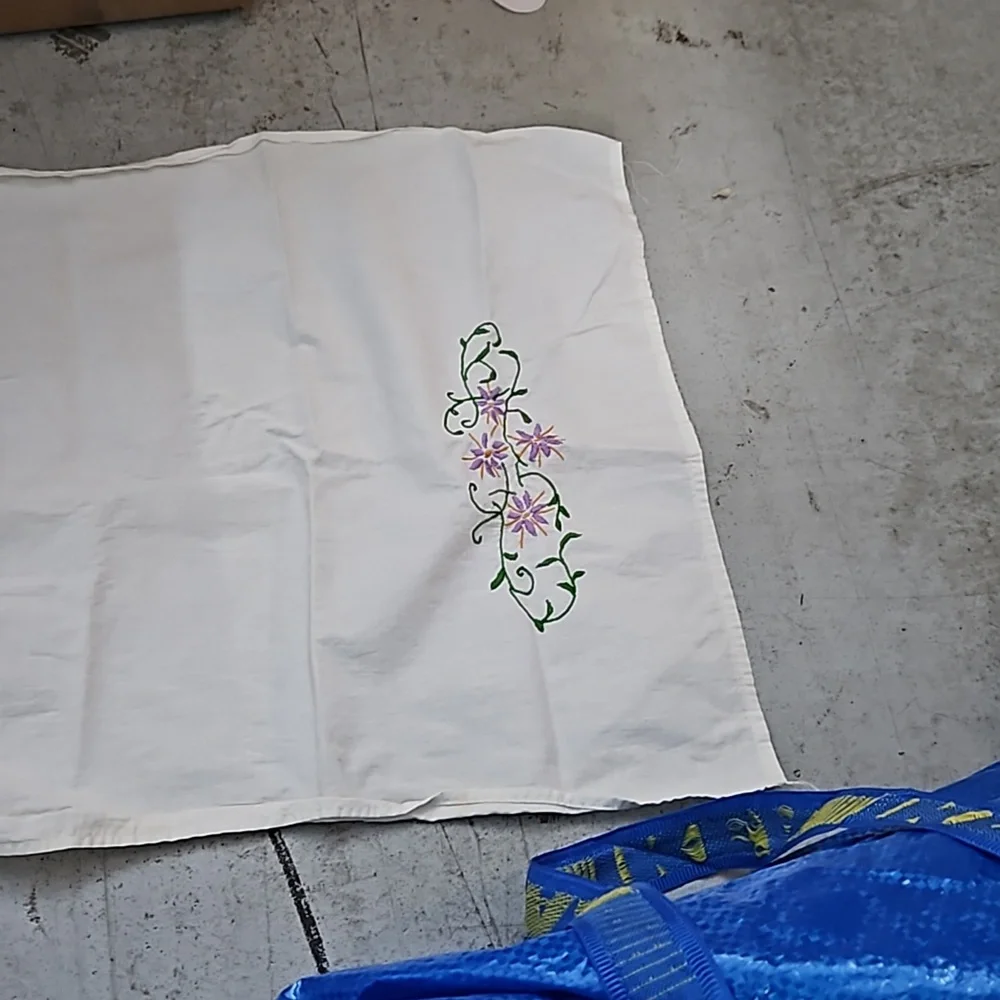 Vtg White linen table runner embroidered purple and green